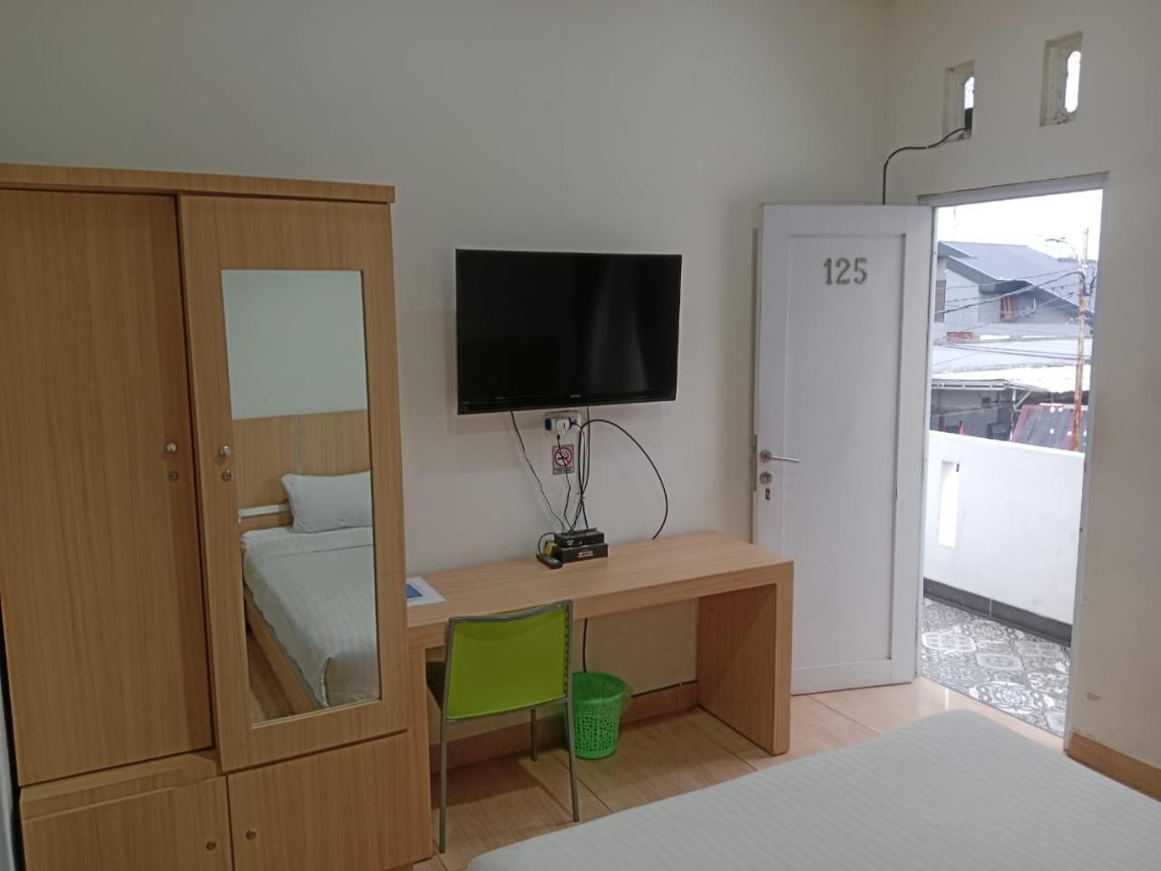 Macan Kumbang Residence Palembang Eksteriør billede